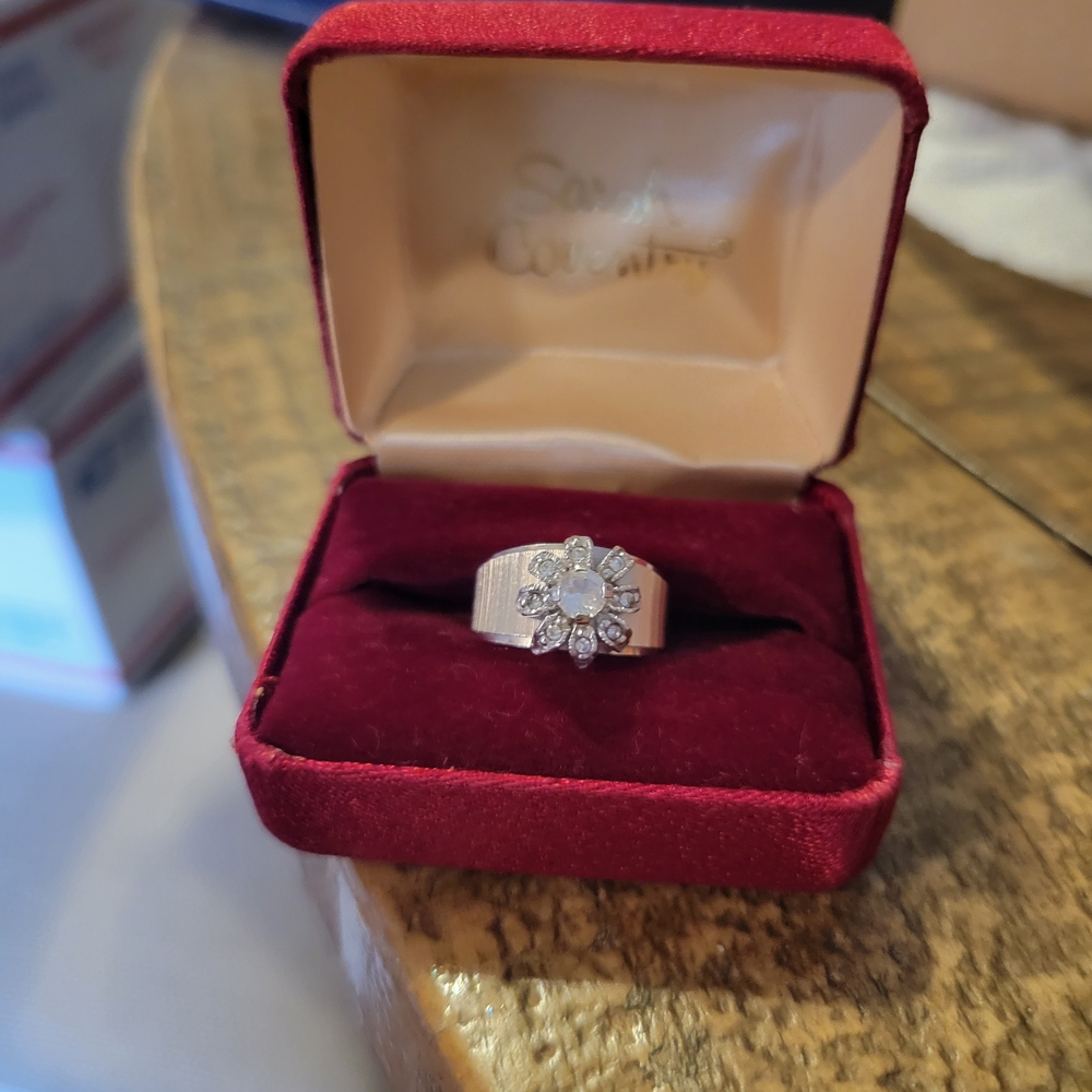 Vintage Sarah Coventry Ring with Silver Floral Design. Silver Tone. Box Included